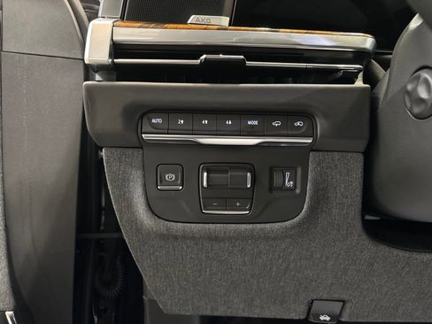 Used 2025 Cadillac Escalade Sport Platinum image 16