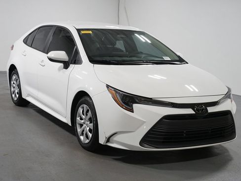 Certified 2025 Toyota Corolla LE w/ Convenience Package FWD image 3