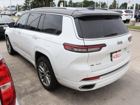Used 2022 Jeep Grand Cherokee L Summit w/ Luxury Tech Group V AWD/4WD image 5