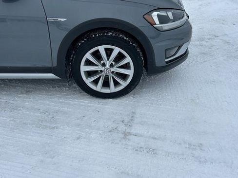 Used 2018 Volkswagen Golf Alltrack image 10