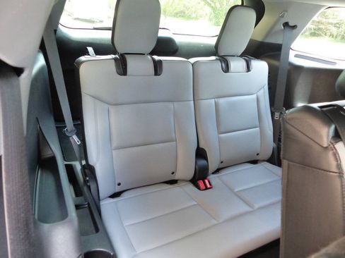 Used 2021 Ford Explorer XLT w/ Equipment Group 202A AWD/4WD image 46