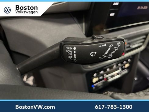 Used 2025 Volkswagen Taos SE image 18