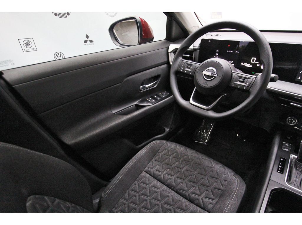 Used 2025 Nissan Kicks SV FWD image 6
