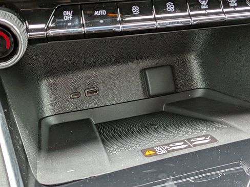 New 2026 Chevrolet Traverse LT w/ Sun and Wheel Package FWD image 32