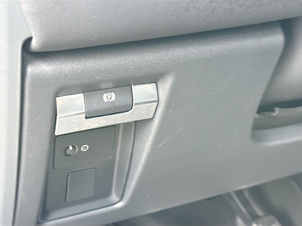 Used 2020 Land Rover Defender 110 X AWD/4WD image 11