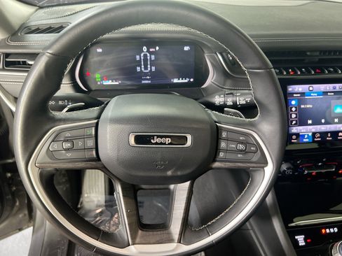 Used 2022 Jeep Grand Cherokee Limited image 11