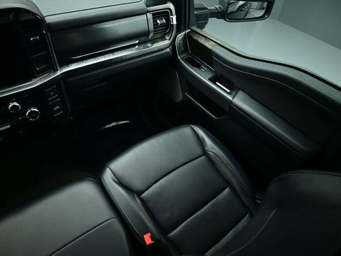 Used 2023 Ford F250 Lariat w/ Sport Appearance Package image 10