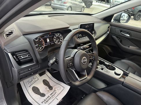 Used 2022 Nissan Rogue SV w/ SV Premium Package image 21