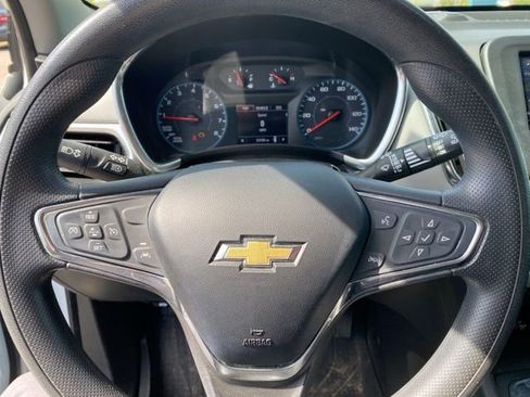 Used 2021 Chevrolet Equinox LS w/ LS Convenience Package image 18