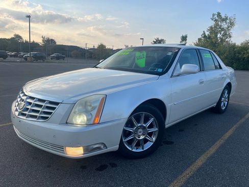 Used 2010 Cadillac DTS Luxury image 4