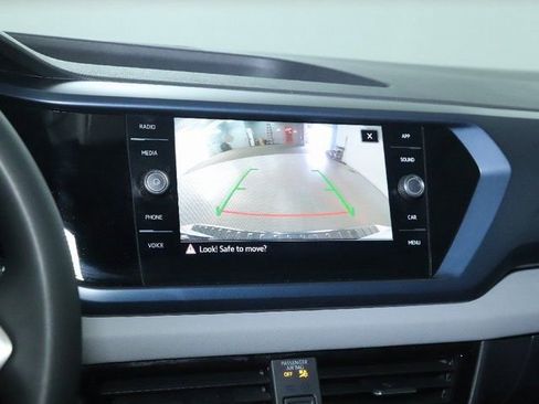Used 2023 Volkswagen Taos SE w/ Panoramic Sunroof Package FWD image 31