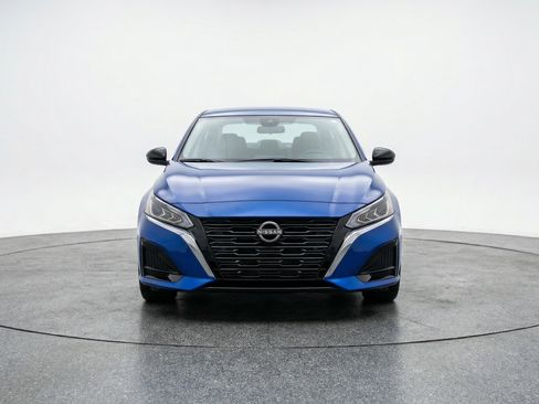 Used 2025 Nissan Altima 2.5 SV image 2