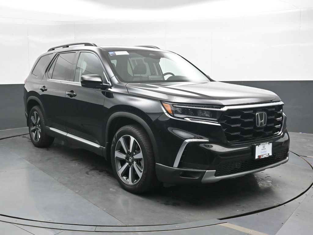 Used 2025 Honda Pilot Touring image 4