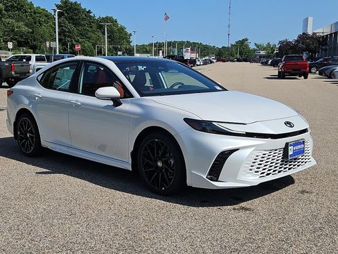 New 2026 Toyota Camry Hybrid AWD/4WD image 2