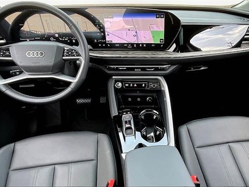 Used 2025 Audi Q5 Premium image 15