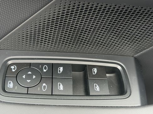 New 2026 Porsche Taycan image 22