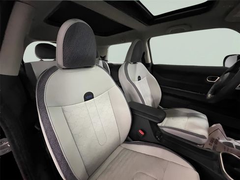 Used 2025 MINI Cooper 2-Door Hardtop image 14