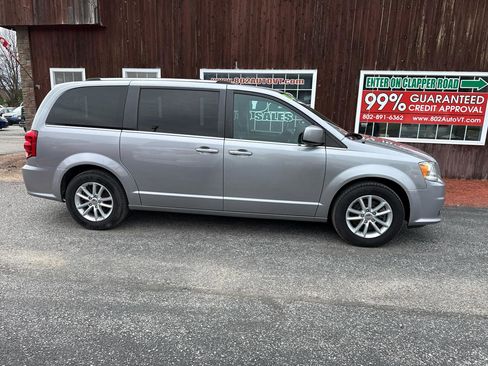 Used 2020 Dodge Grand Caravan SXT FWD image 9