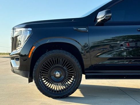 Used 2025 GMC Yukon Denali Ultimate AWD/4WD image 5