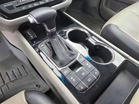 Used 2020 Kia Sedona SX image 19