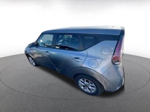 Used 2025 Kia Soul LX w/ LX Technology Package FWD image 8