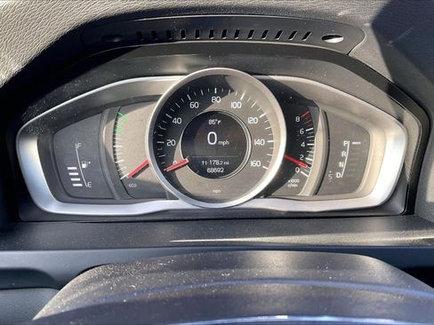 Used 2017 Volvo S60 T5 Dynamic image 20