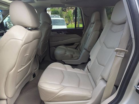 Used 2016 Cadillac Escalade Luxury RWD image 15