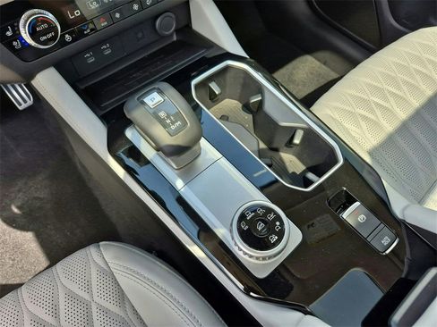 New 2025 Mitsubishi Outlander SEL image 15