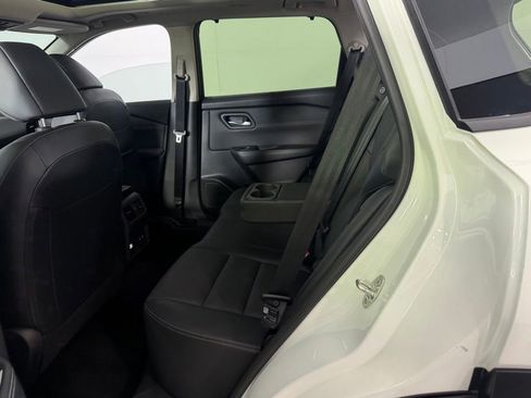 Used 2025 Nissan Rogue SL w/ Tech Package FWD image 23