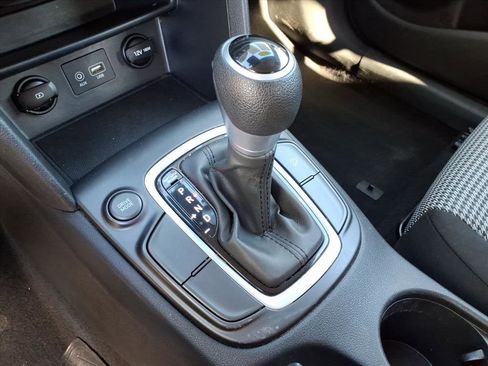 Used 2021 Hyundai Kona SE image 24