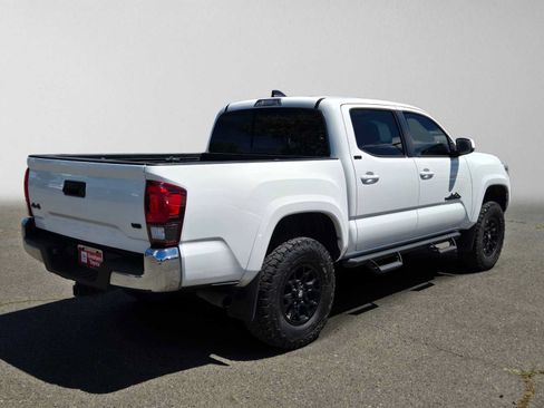 Certified 2021 Toyota Tacoma SR5 AWD/4WD image 3
