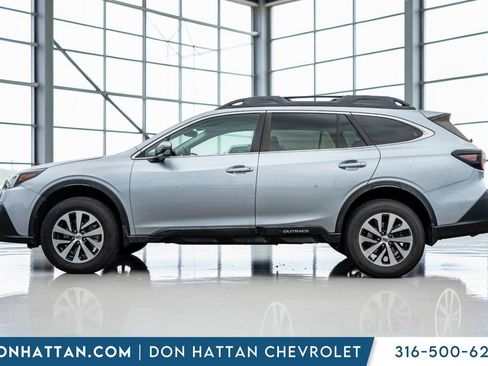 Used 2020 Subaru Outback Premium AWD/4WD image 2