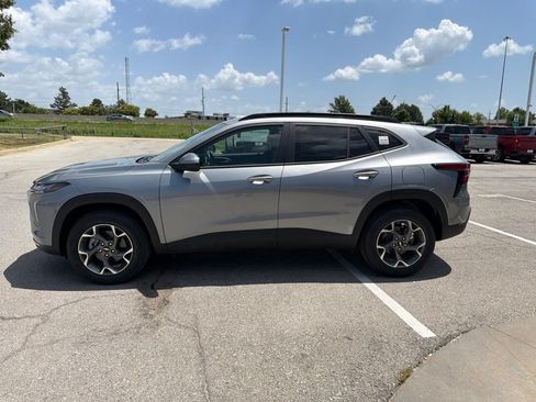 New 2026 Chevrolet Trax LT w/ Sunroof Package FWD image 6