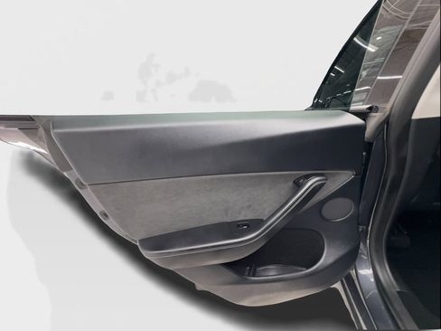 Used 2025 Tesla Model Y Long Range RWD image 24