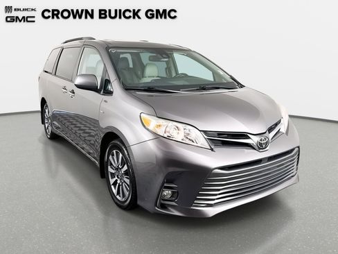Used 2020 Toyota Sienna XLE image 4