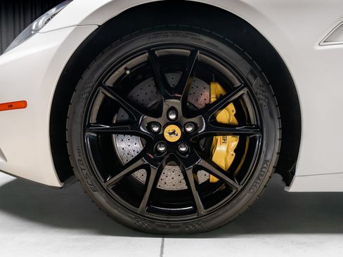 Used 2013 Ferrari California RWD image 25