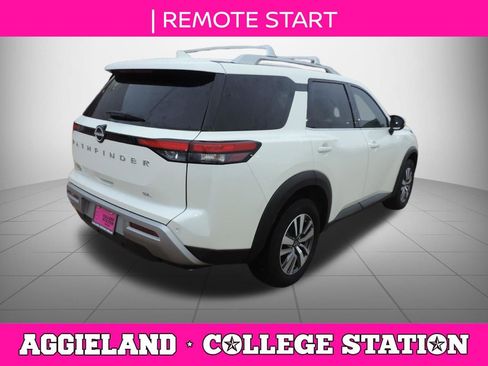 Used 2024 Nissan Pathfinder SL FWD image 4