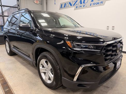 Used 2024 Honda Pilot LX image 2