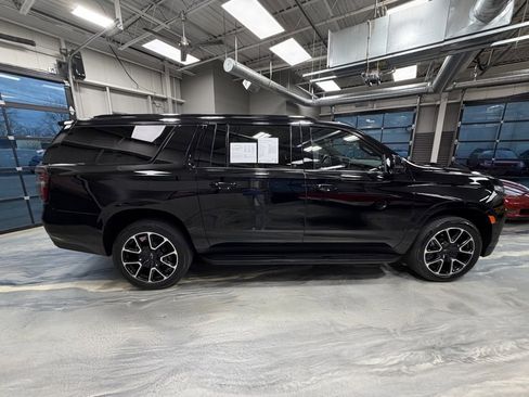 Used 2022 Chevrolet Suburban RST w/ Sport Performance Package image 39