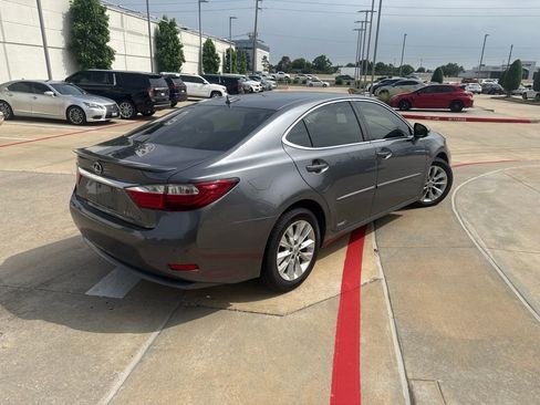 Used 2014 Lexus ES 300h w/ Luxury Package w/Bamboo Trim FWD image 3