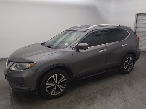 Used 2019 Nissan Rogue SV w/ Sun & Sound Touring Package FWD image 2