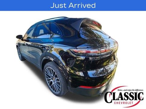 Used 2022 Porsche Cayenne Platinum Edition image 6