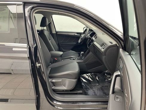Used 2022 Volkswagen Tiguan SE AWD/4WD image 16
