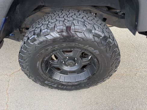 Used 2009 Jeep Wrangler Sahara w/ Dual Top Group AWD/4WD image 16