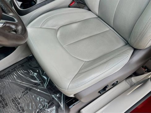Used 2020 Chrysler Pacifica Touring-L Plus w/ Advanced Safetytec Group FWD image 19