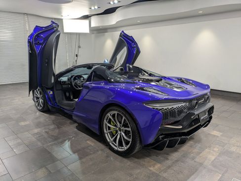 Used 2025 McLaren Artura Spider image 29