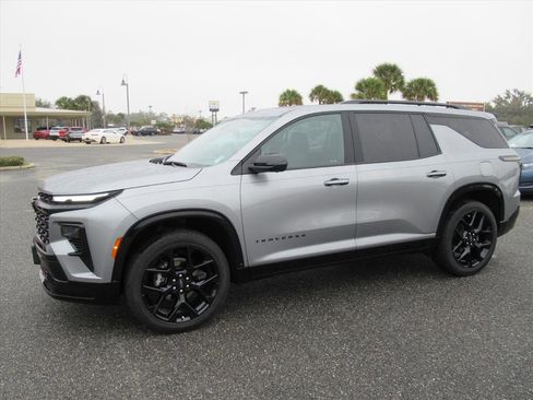 Used 2024 Chevrolet Traverse RS w/ LPO, Floor Liner Package image 4