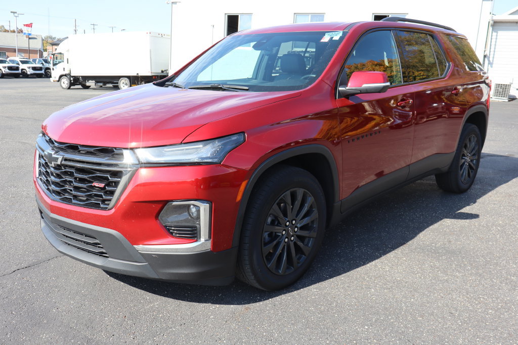 Used 2023 Chevrolet Traverse RS w/ LPO, Floor Liner Package AWD/4WD image 2