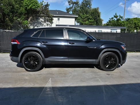 Used 2021 Volkswagen Atlas Cross Sport SE FWD image 6