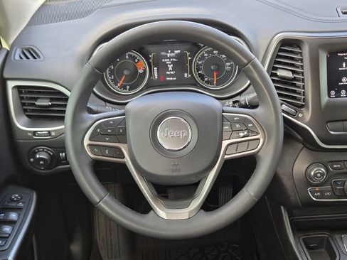 Used 2020 Jeep Cherokee Latitude Plus image 18